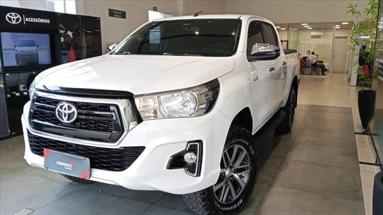 TOYOTA HILUX 2.8 SRV 4X4 CD 16V DIESEL 4P AUTOMÁTICO